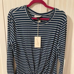 Universal Thread top